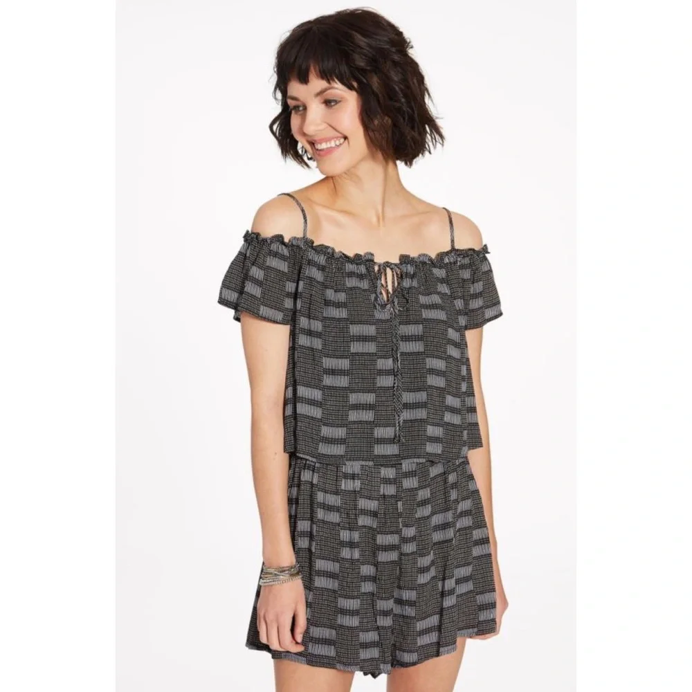 Lush Off The Shoulder Tie Front Romper Medium - Picture 2 of 13